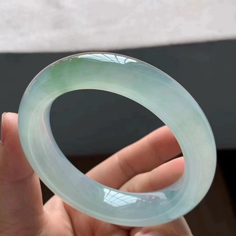 Lighting & Home Decor Studio Photos - Bracelet en jadéite fine translucide vert