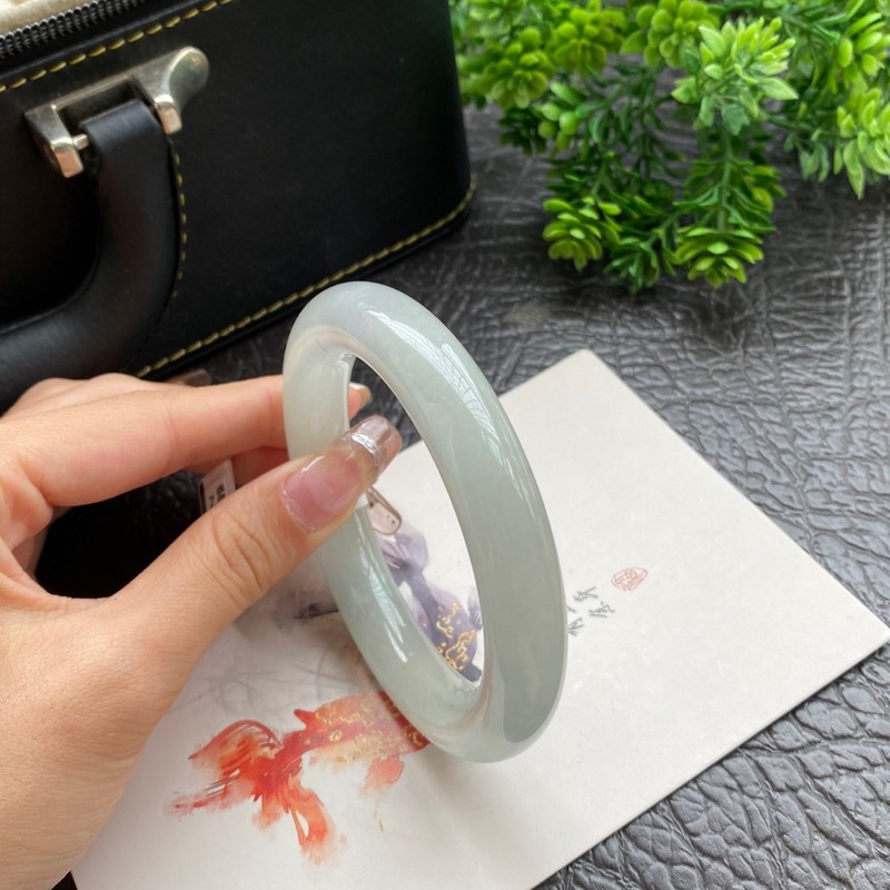 Bracelet pour femmes du Myanma - Lighting & Home Decor Studio Photos avis et prix
