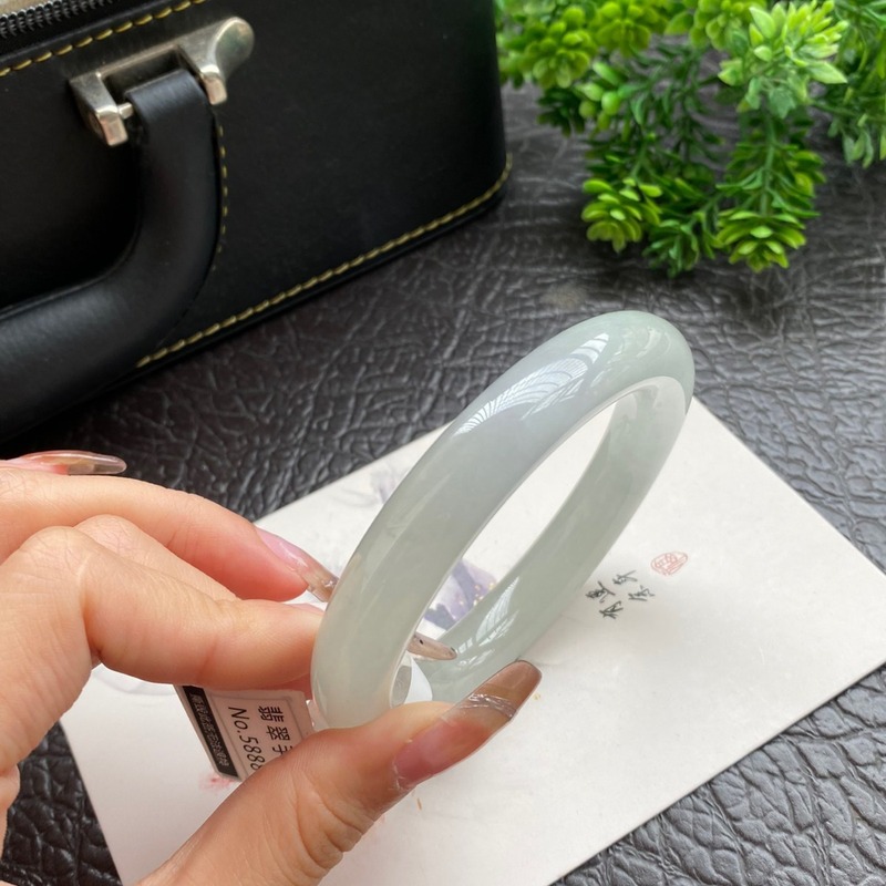 Bracelet pour femmes du Myanma - Lighting & Home Decor Studio Photos avis et prix
