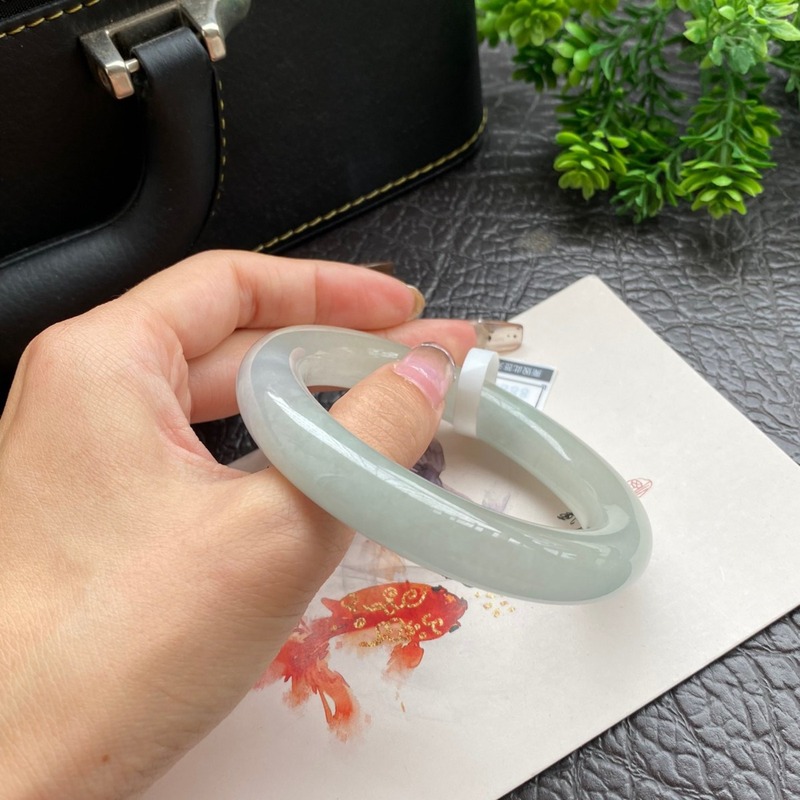 Bracelet pour femmes du Myanma - Lighting & Home Decor Studio Photos avis et prix